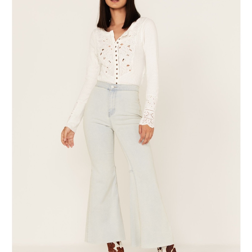 Free People Women’s Youthquake Crop Flare Jeans Light Blue